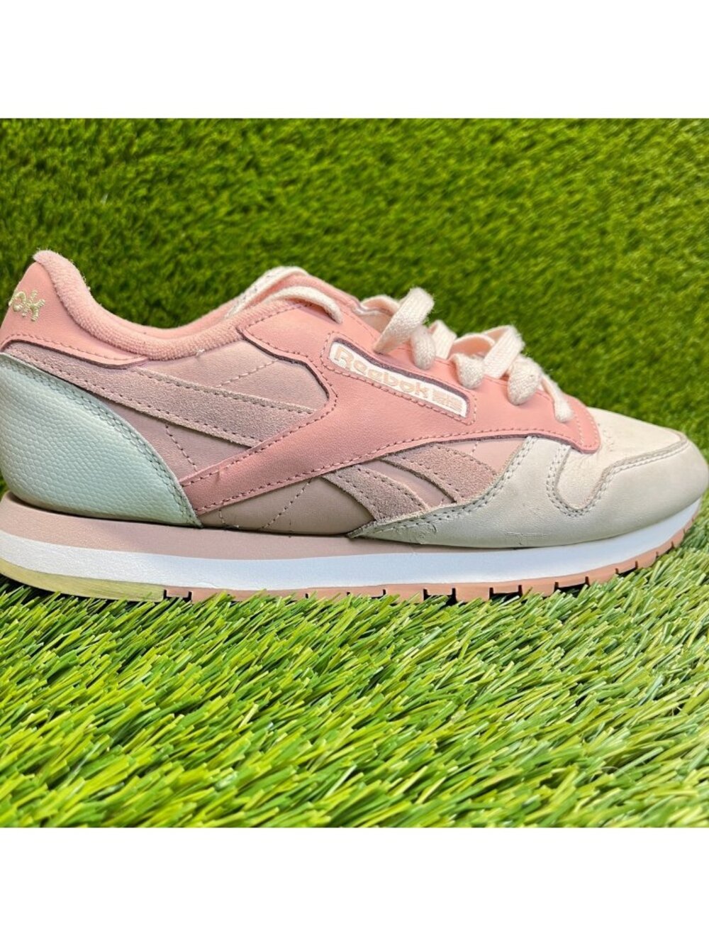 Reebok Classic Leather Womens Size 7.5 Pink Gray Athletic Walking Shoes Sneakers